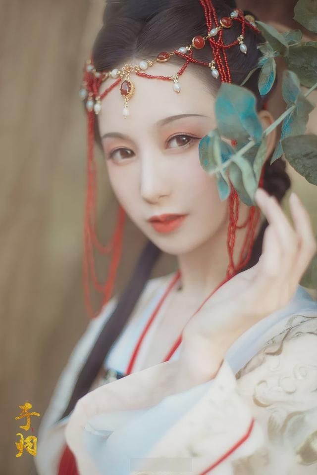  「桃之夭夭」汉服小仙女：桃之夭夭，灼灼其华