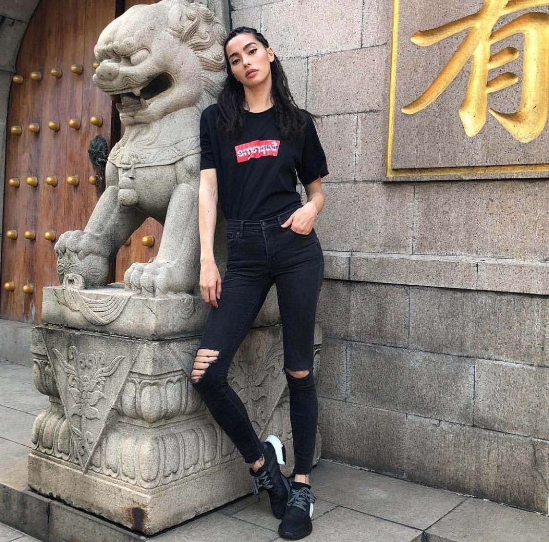 不爱穿Bra和裤子的潮流女神，让人看了就血脉喷张!