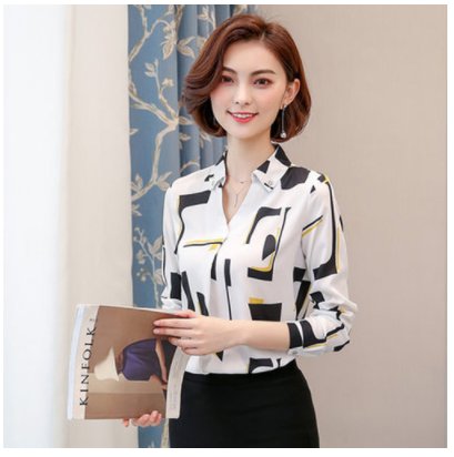 我的妈!55岁婆婆也太时髦了，秋天穿小衫+萝卜裤，美到不敢认