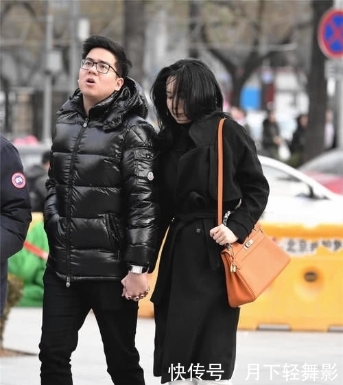 『出自己』冬季里穿着尖头细高跟单鞋,搭配九分长裤,这样不冻脚么?