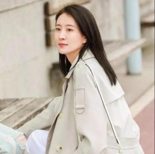  『通勤连衣裙』让你get万年实用的职场穿搭单品！以后上班不愁不会穿了！