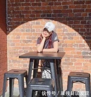 #少女#53岁田震近照曝光,梳双马尾扮少女,却被松垮皮肤抢镜