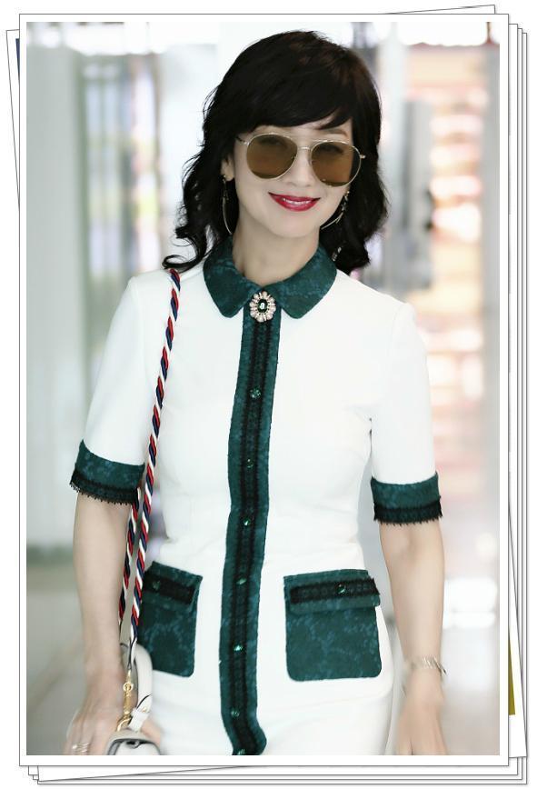 赵雅芝够猛!脚踩“两根银针”如履平地,网友:奶奶换双鞋可好?