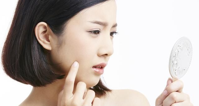  「皮肤」过了25岁,为啥要早晚都擦“眼霜”?我一直犯傻!怪不得长眼纹
