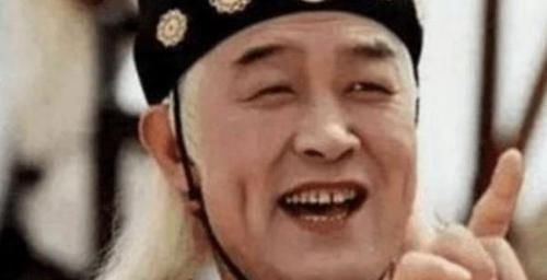  『腿部线条』牛仔裤尽显优美曲线，简约又衬托魅力，时尚高挑美丽俏美乖甜！