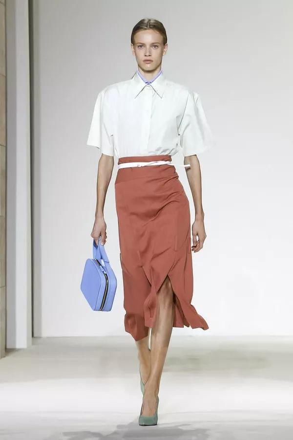 金秘书:铅笔裙怎么穿得高级又好看?教科书级别的穿法在这里!