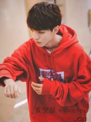 男生修颜刘海短发发型 轻松打造温柔暖男范