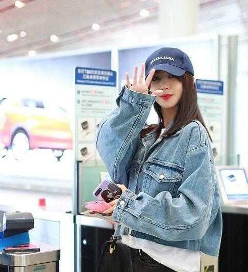 曾和黄晓明谈恋爱, 被baby踩着上位, 如今风格变化惊艳网友!