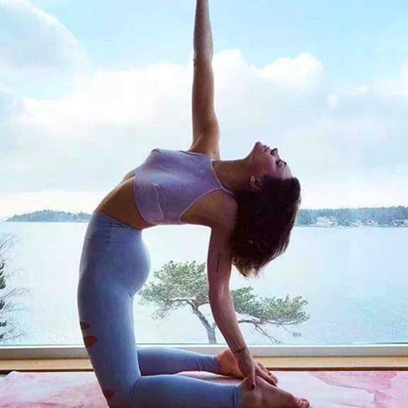 5个瘦腿的瑜伽动作, 女神都在做, 紧实大腿曲线, 练出修长美腿
