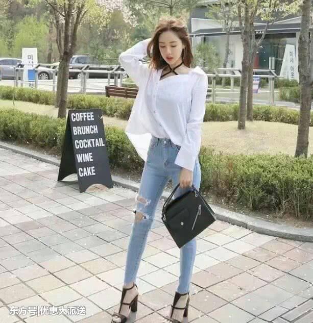 牛仔裤穿着即休闲、轻松、还能展现妩媚线条，穿了它就是不一样