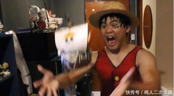『戏精』泰国小哥心爱手办被摔碎,最后实力演绎路飞,网友:戏精无疑!