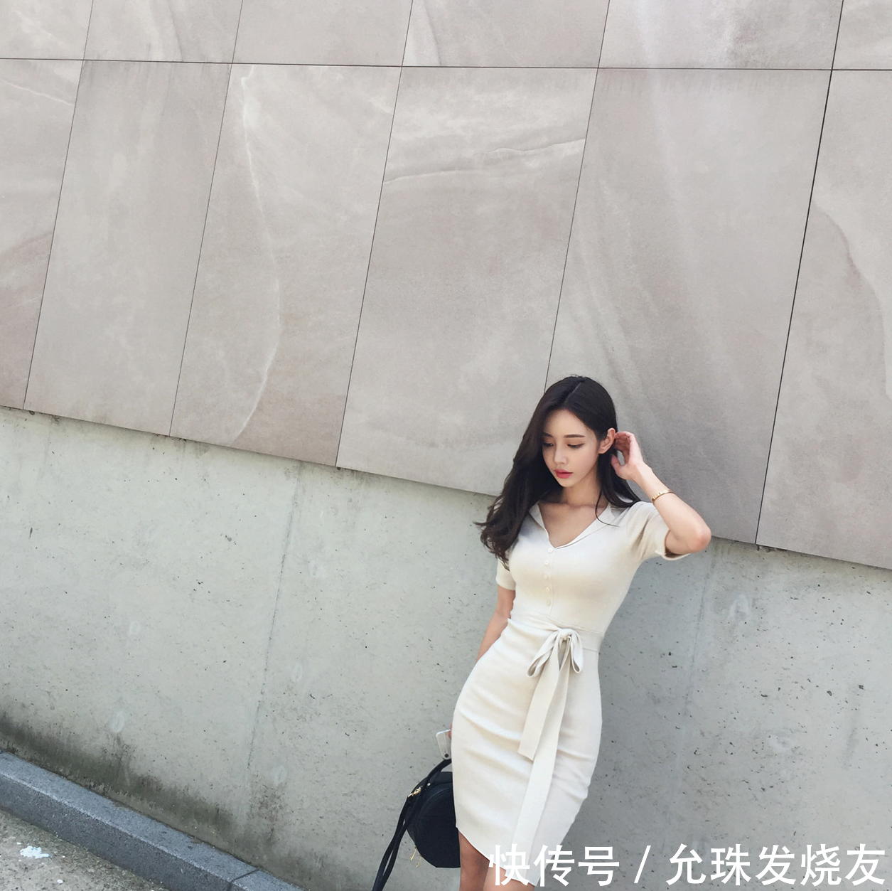 美腿物语：孙允珠简约古茶撞奶休闲衣裙