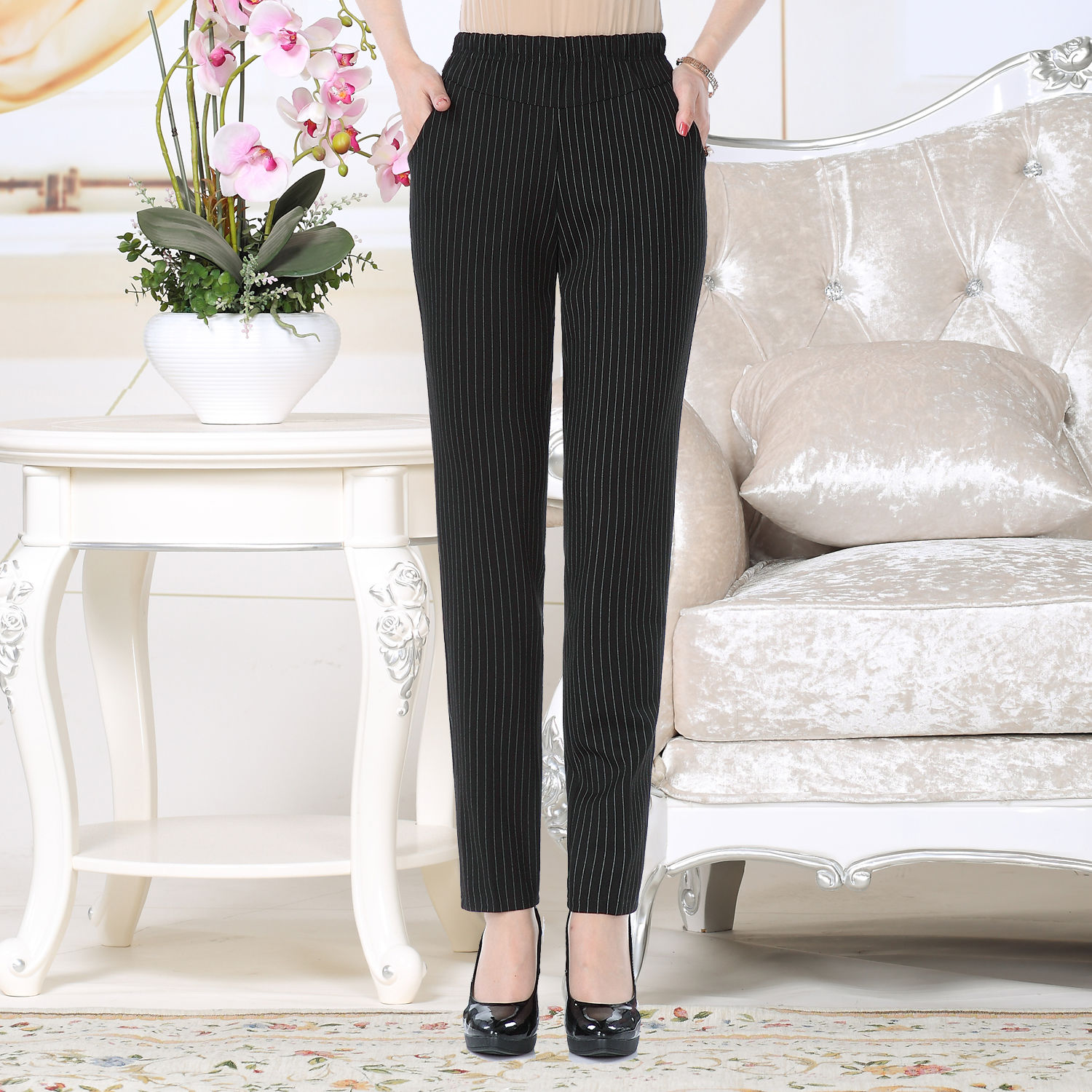 秋天了，裙子再美也别买，瞧瞧如今刚出炉的妈妈裤，真美