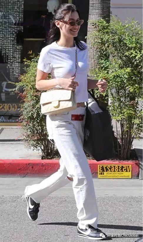 盛夏难免遇到“白色之夜” 怎么穿好ALL WHITE style