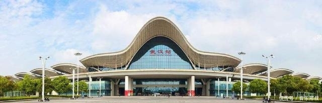  高铁站■中国要火了，历时3年，耗资140亿人民币，建中国第一座