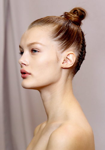 抬起高贵的头 护颈护肤抵御皱纹