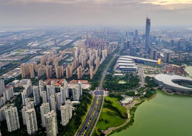 中国“最牛”地级市，有11个火车站，GDP过万亿，工业产值超上海