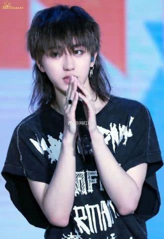 鲻鱼头发型得靠颜值撑！范丞丞像精灵，杨洋超日系，鹿晗不敢认！