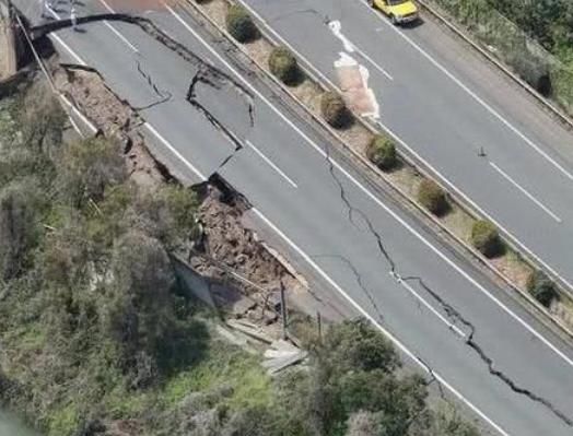  「抗震缝」为什么日本地震后，公路都是整齐地从中间裂开？今天