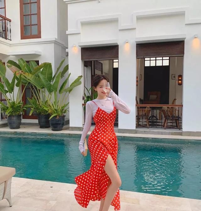 美女:今年春夏这个色系美炸了!显白高级还不挑人,小个子美女穿很大方