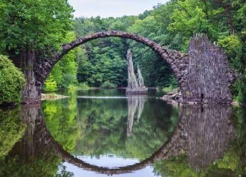 地球上最独特最完美的桥，造型独特优美，被称为“魔鬼桥”