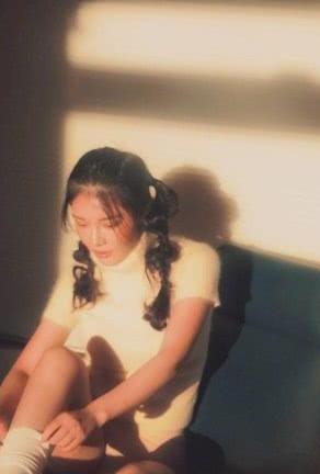 世界杯遭球迷袭胸却不以为然，扎双马尾大放厥词，“大嫂”徐冬冬