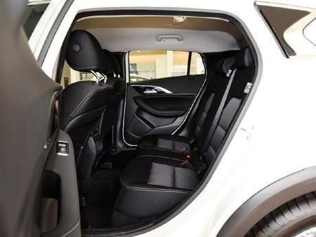 这款日系SUV从英国进口,发动机、底盘全部用奔驰的,只卖22万!