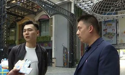  【买到】小伙怀疑买到假“阿迪”？与女店长一番私聊后：这都是误会