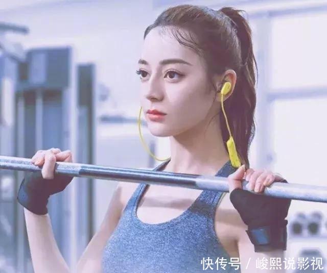 迪丽热巴运动装出炉,看起来很有范!可能比男神