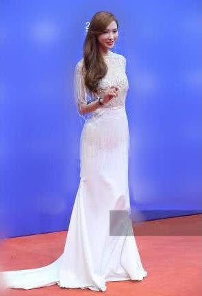 马伊琍厉害了，这个人鱼裙连林志玲都比不过她，网友：这次真的她