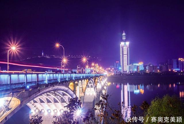  华东地区：中国十大城市群，珠三角第2，中原第4，成渝第6，山东半岛第9