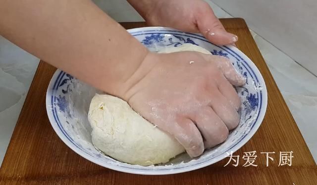  [香甜]面包别再烤着吃了，锅里一焖，比蛋糕香甜好吃，新手也能一次成功