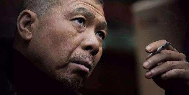 冯小刚首度回应《手机》事件，否认影射并谩骂，引发千万网友攻击