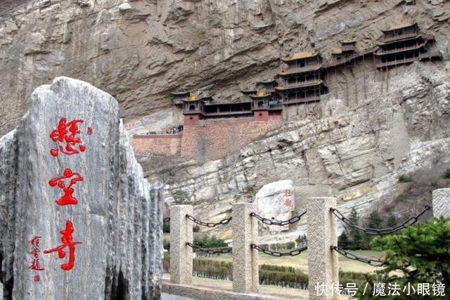 国内这个奇特的建筑,寺庙挂在悬崖上,为了保护它冬天都不生火