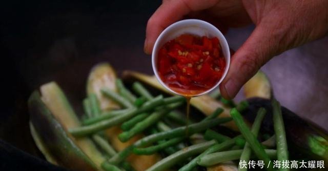 软烂:长豆角烧茄子的家常做法,软烂适口,有滋有味