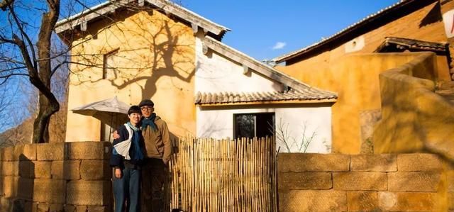 他把牛棚改成300㎡别墅,只为给大6岁老婆一个家