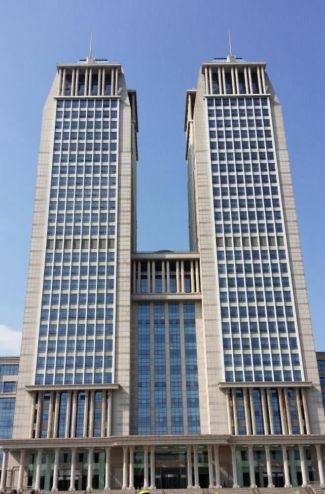 这个城市不但GDP全国第一，而且还有14所“双一流”大学，牛