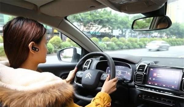  「晕车」为何坐在车内的乘客易晕车，而开车却不会？“猫腻”都