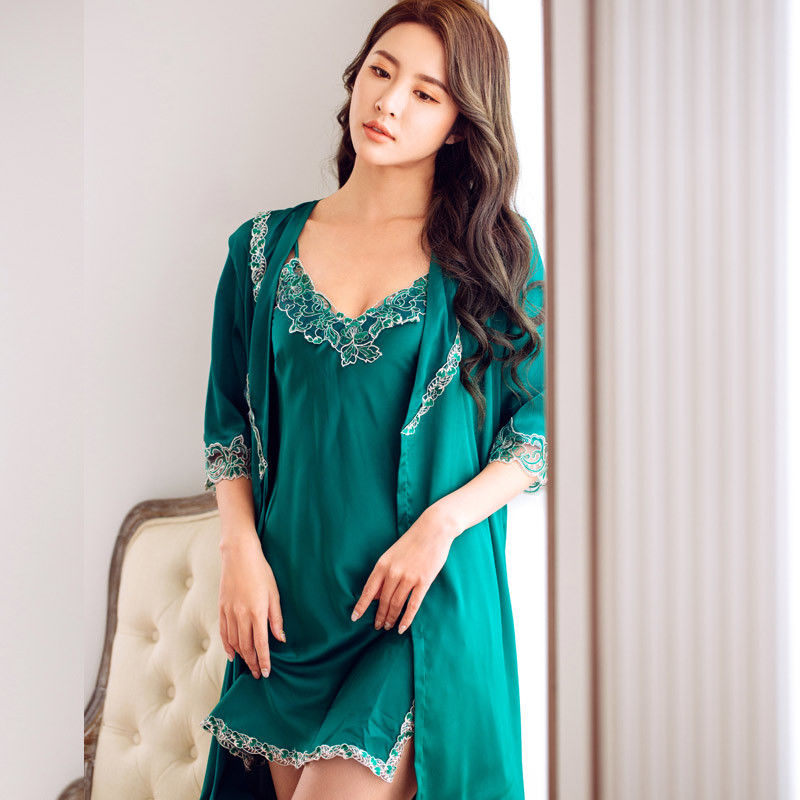 女人下班回家脱掉三角裤!看看下图女人穿什么，亲肤解乏睡的安心