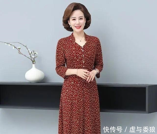  『时髦』有一种美叫“碎花连衣裙”，件件好看修身，时髦文艺又显瘦