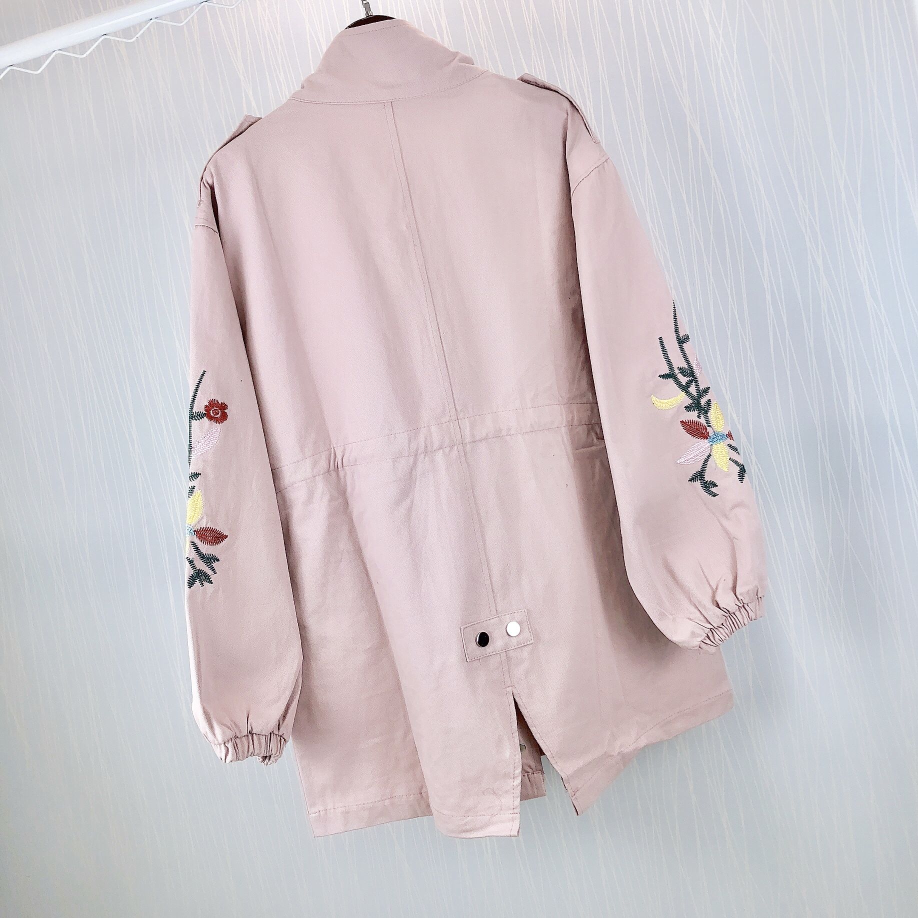 1米58的女人尽量少穿长外套，入秋就要这样穿，看着十分显高