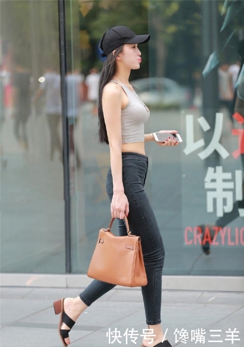 女人@瘦瘦的女人穿什么都好看,俏皮背心搭配长裤,是你的理想型女友吗