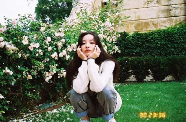 窦靖童周迅忘年交同框,同款搪瓷杯要不要来一只?