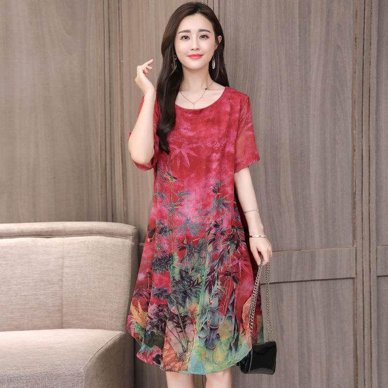 适合任何身材的纯色“包臀裙”,显白又显瘦,简单就很美