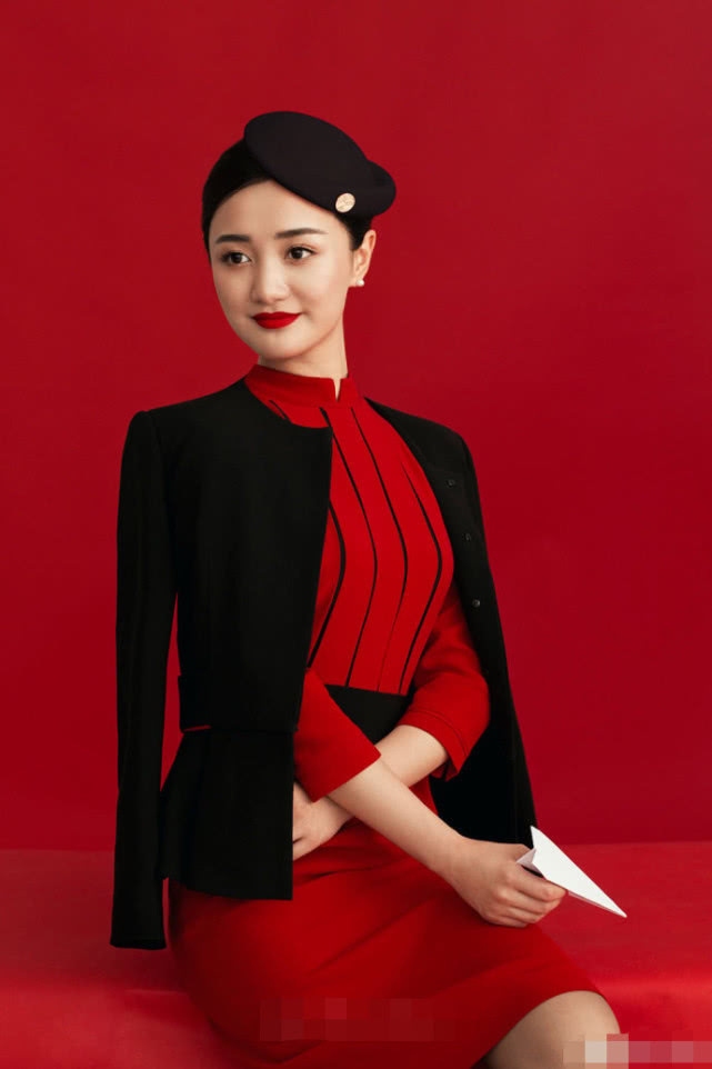 川航空乘小姐姐第7代制服定妆照出炉，美翻全场，网友：恍恍惚惚