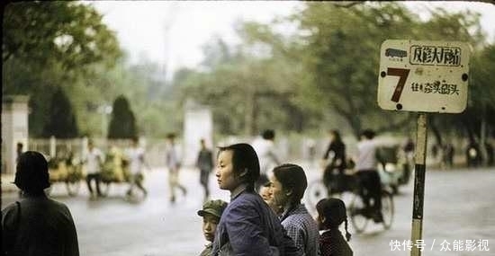 罕见老照片：看看上世纪70年代的中国什么样子，充满时代特色！