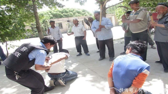 黑心村干部，把低保补贴当自家“提款机”，发现“关系保”可举报