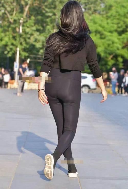 中性风格的紧身打底裤别有一番韵味，是气质型女神首选哦