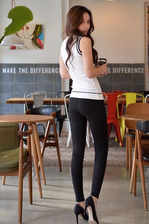 街拍：非常有魅力的打底裤小姐姐，告诉你什么才是一级棒的身材！