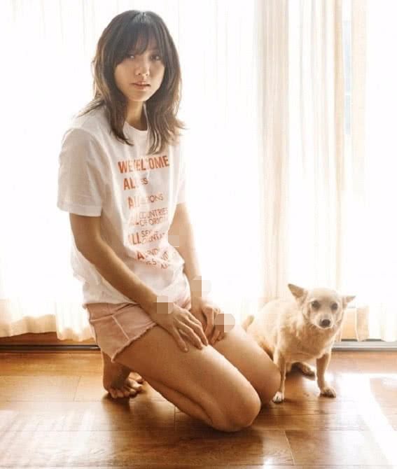 她是韩国第一性感美女，却穿着600块婚纱嫁丑男，身材火辣迷人!